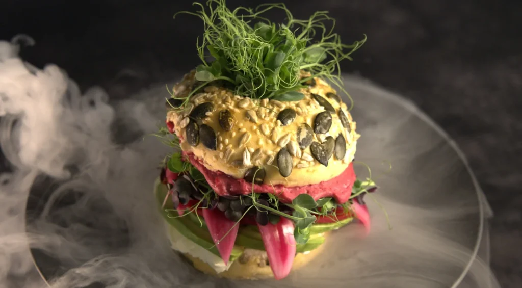 Halloween Burger mit Microgreens